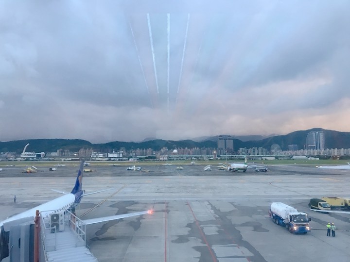 親子｜松山機場觀景臺 讓我們來去看飛機